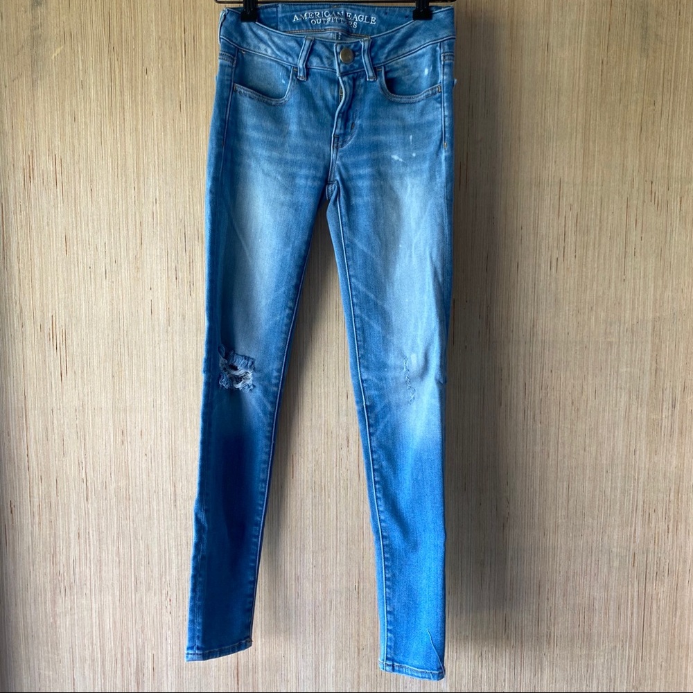 ❌SOLD❌American Eagle distressed skinny jeans
